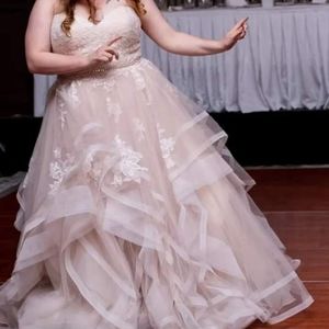 Stunning wedding dress